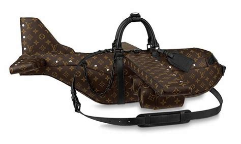 borsa louis vuitton forma aereo|La borsa aeroplano di Louis Vuitton da 33mila euro ha  .